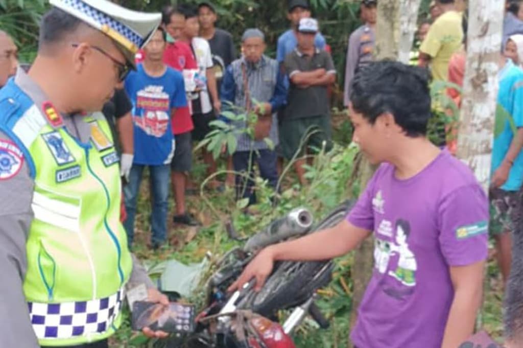 Pemotor Asal Mojokerto Tewas di Pinggir Jalan Kulonprogo, Diduga Korban Kecelakaan Pemotor Asal Mojokerto Tewas di Pinggir Jalan Kulonprogo, Diduga Korban Kecelakaan