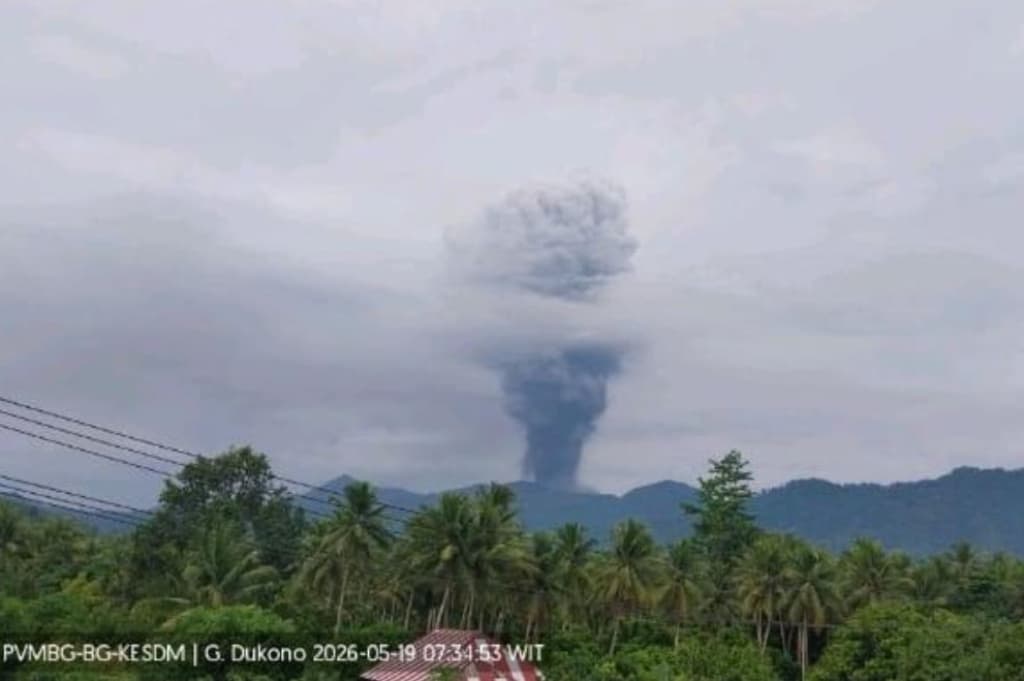 Gunung Dukono Erupsi Pagi Ini, Kolom Abu Membubung 3.000 Meter di Atas Puncak Gunung Dukono Erupsi Pagi Ini, Kolom Abu Membubung 3.000 Meter di Atas Puncak