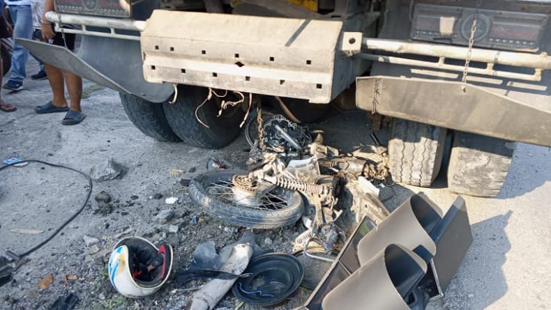Mengerikan! Truk Tronton Tabrak Pemotor hingga Tewas di Jalur Babat-Lamongan Mengerikan! Truk Tronton Tabrak Pemotor hingga Tewas di Jalur Babat-Lamongan