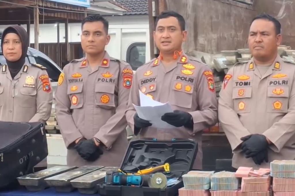 Komplotan Perampok Balok Timah Senilai Rp7 Miliar di Bangka Ditangkap Kurang dari 24 Jam Komplotan Perampok Balok Timah Senilai Rp7 Miliar di Bangka Ditangkap Kurang dari 24 Jam
