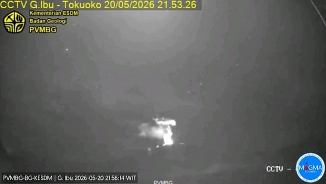 Gunung Ibu Erupsi Muntahkan Kolom Abu Vulkanik 1.000 Meter Gunung Ibu Erupsi Muntahkan Kolom Abu Vulkanik 1.000 Meter