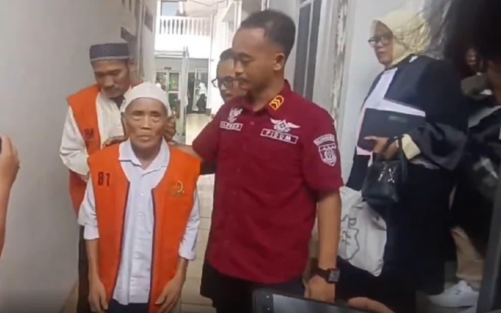 PTPN Tolak Damai, Kakek 72 Tahun Terdakwa Pencuri Getah Karet Diadili di PN Kalianda PTPN Tolak Damai, Kakek 72 Tahun Terdakwa Pencuri Getah Karet Diadili di PN Kalianda