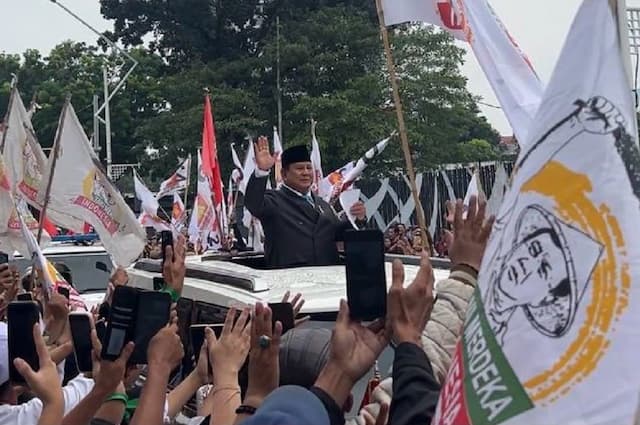 Momen Prabowo Sapa Massa Aksi di Depan Gedung DPR usai Hadiri Rapat Paripurna Momen Prabowo Sapa Massa Aksi di Depan Gedung DPR usai Hadiri Rapat Paripurna