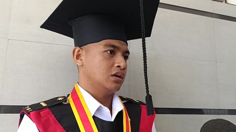 Menginspirasi! Kisah Suluh Panji Biladi, Kuli Bangunan asal NTB Lulus Jadi Perwira TNI AL Menginspirasi! Kisah Suluh Panji Biladi, Kuli Bangunan asal NTB Lulus Jadi Perwira TNI AL