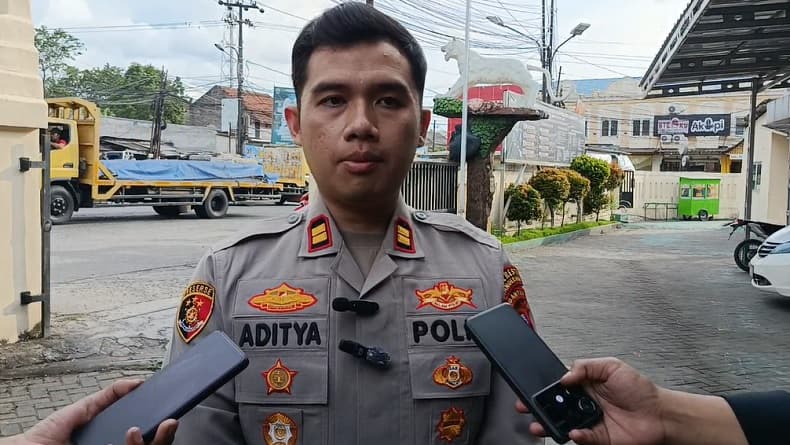 2 Perampok Minimarket di Tangerang Terekam CCTV, Kini Diburu Polisi 2 Perampok Minimarket di Tangerang Terekam CCTV, Kini Diburu Polisi