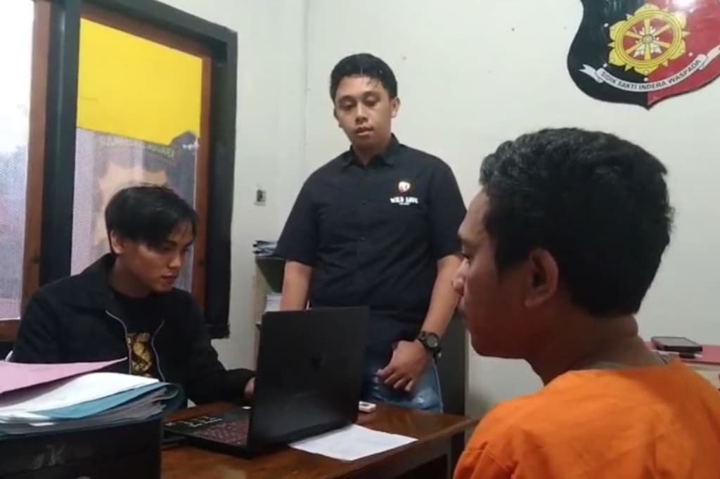 Viral Pria di Baubau Bakar Ruko dan Rusak Mobil Mantan Istri Viral Pria di Baubau Bakar Ruko dan Rusak Mobil Mantan Istri