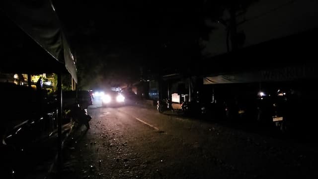 Pemadaman Listrik di Sumatera, Pelaku Usaha Keluhkan Omzet hingga Khawatir Kriminalitas Pemadaman Listrik di Sumatera, Pelaku Usaha Keluhkan Omzet hingga Khawatir Kriminalitas