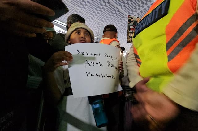 Keluarga Sambut Kepulangan 9 WNI yang Sempat Diculik Israel: Selamat Datang Pahlawanku! Keluarga Sambut Kepulangan 9 WNI yang Sempat Diculik Israel: Selamat Datang Pahlawanku!