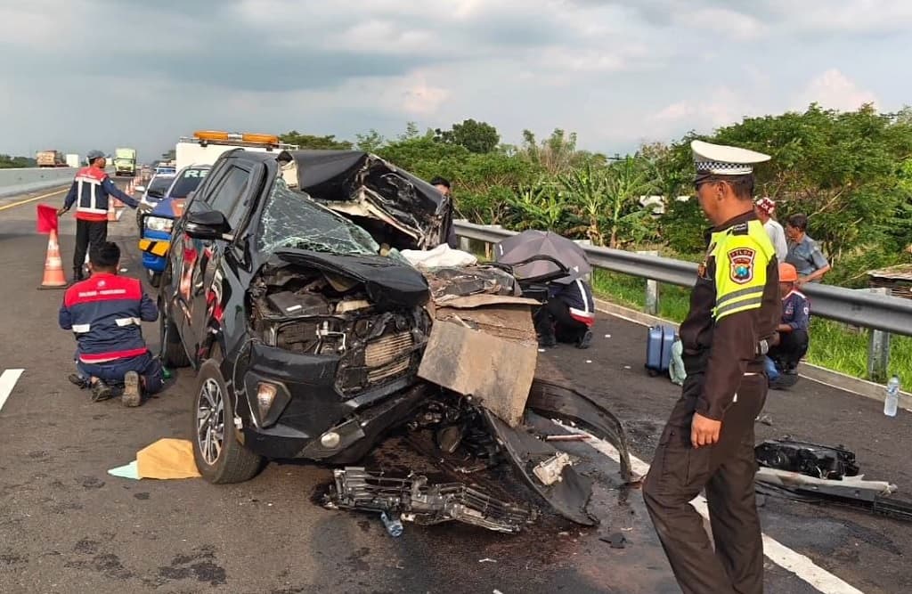 Kronologi Mobil Anggota DPR Gus Hilman Tabrak Truk di Tol Paspro, 2 Staf Tewas Kronologi Mobil Anggota DPR Gus Hilman Tabrak Truk di Tol Paspro, 2 Staf Tewas