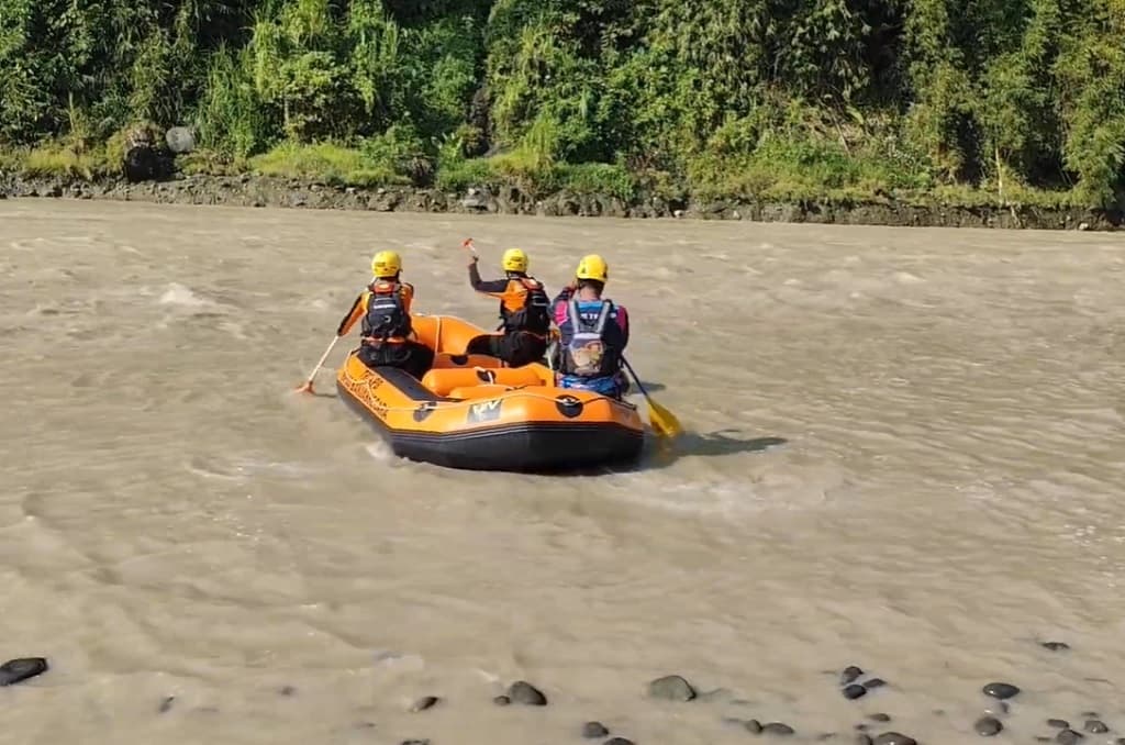 Tak Bisa Berenang, Santri di Banjarnegara Hilang Terseret Arus Sungai Serayu Tak Bisa Berenang, Santri di Banjarnegara Hilang Terseret Arus Sungai Serayu
