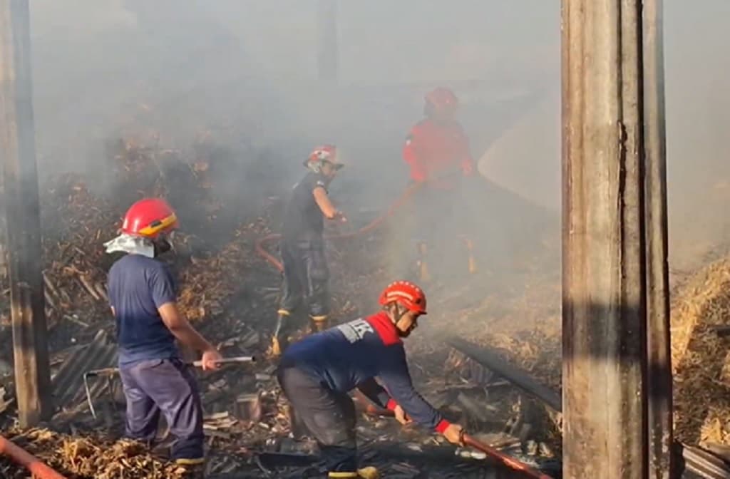 Pabrik Gula di Tulungagung Terbakar, 2 Ton Gula Siap Jual Ludes Jadi Arang Pabrik Gula di Tulungagung Terbakar, 2 Ton Gula Siap Jual Ludes Jadi Arang