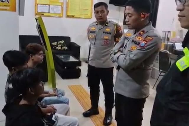 Heboh Teror Pocong di Jember, 3 Remaja Penyebar Hoaks Gunakan AI Ditangkap Heboh Teror Pocong di Jember, 3 Remaja Penyebar Hoaks Gunakan AI Ditangkap