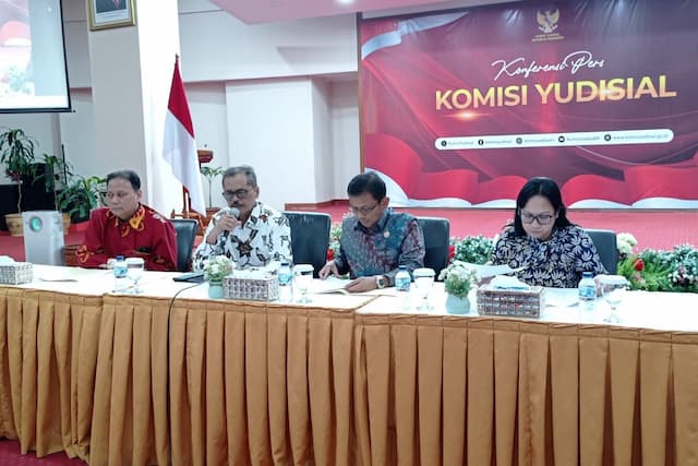 KY Umumkan 36 Calon Hakim Agung Lolos Seleksi Kualitas, Lanjut Tes Kesehatan KY Umumkan 36 Calon Hakim Agung Lolos Seleksi Kualitas, Lanjut Tes Kesehatan