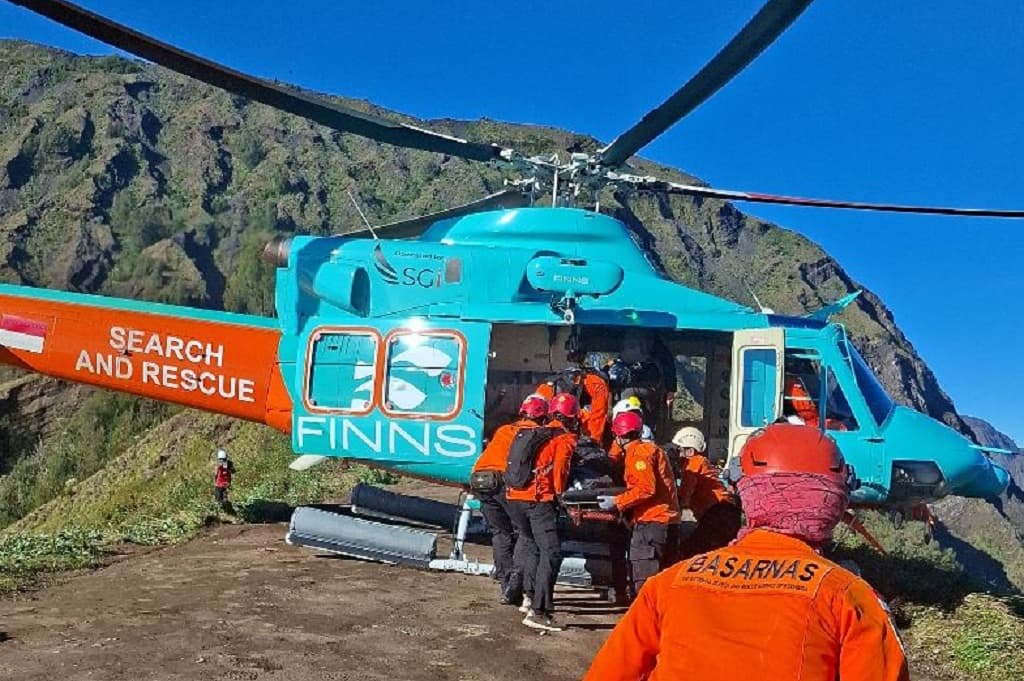 WNA Malaysia Jatuh di Gunung Rinjani, Tim SAR Kerahkan Helikopter WNA Malaysia Jatuh di Gunung Rinjani, Tim SAR Kerahkan Helikopter