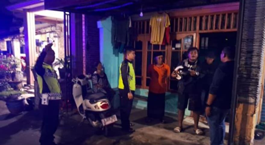 Tragis di Malam Iduladha, Pemuda di Jombang Luka Parah akibat Ledakan Petasan Tragis di Malam Iduladha, Pemuda di Jombang Luka Parah akibat Ledakan Petasan