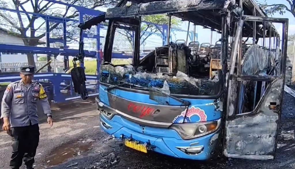 Kronologi Bus Coyo Terbakar di Pantura Cirebon, Berawal dari Korlseting AC Kronologi Bus Coyo Terbakar di Pantura Cirebon, Berawal dari Korlseting AC