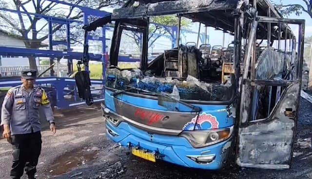 Kronologi Bus Coyo Terbakar di Pantura Cirebon, Berawal dari Korlseting AC Kronologi Bus Coyo Terbakar di Pantura Cirebon, Berawal dari Korlseting AC