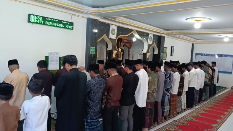 Jemaah Syattariyah di Tanah Datar Baru Laksanakan Salat Iduladha Hari Ini Jemaah Syattariyah di Tanah Datar Baru Laksanakan Salat Iduladha Hari Ini