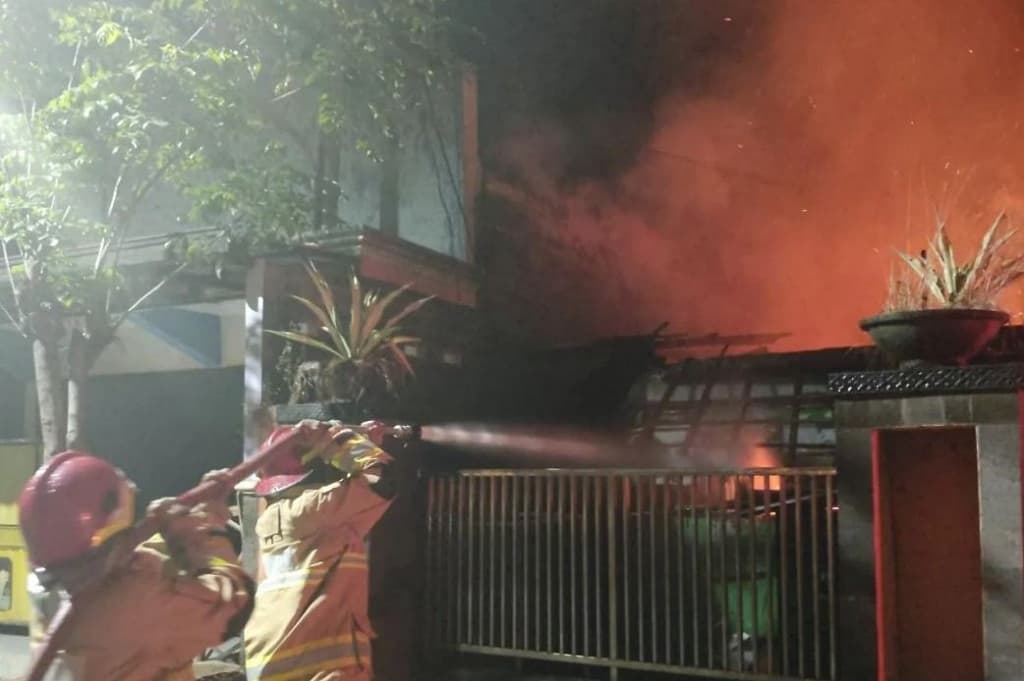 Kebakaran Puskesmas Tiron di Kediri, Kerugian Tembus Rp1 Miliar Kebakaran Puskesmas Tiron di Kediri, Kerugian Tembus Rp1 Miliar