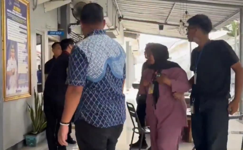 Emak-Emak Nekat Selundupkan Sabu ke Lapas Karawang, Disembunyikan di Organ Intim Emak-Emak Nekat Selundupkan Sabu ke Lapas Karawang, Disembunyikan di Organ Intim