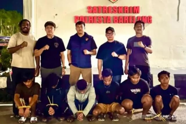 Viral Video Pengeroyokan di Batam, 6 Pelaku Ditangkap Polisi Viral Video Pengeroyokan di Batam, 6 Pelaku Ditangkap Polisi