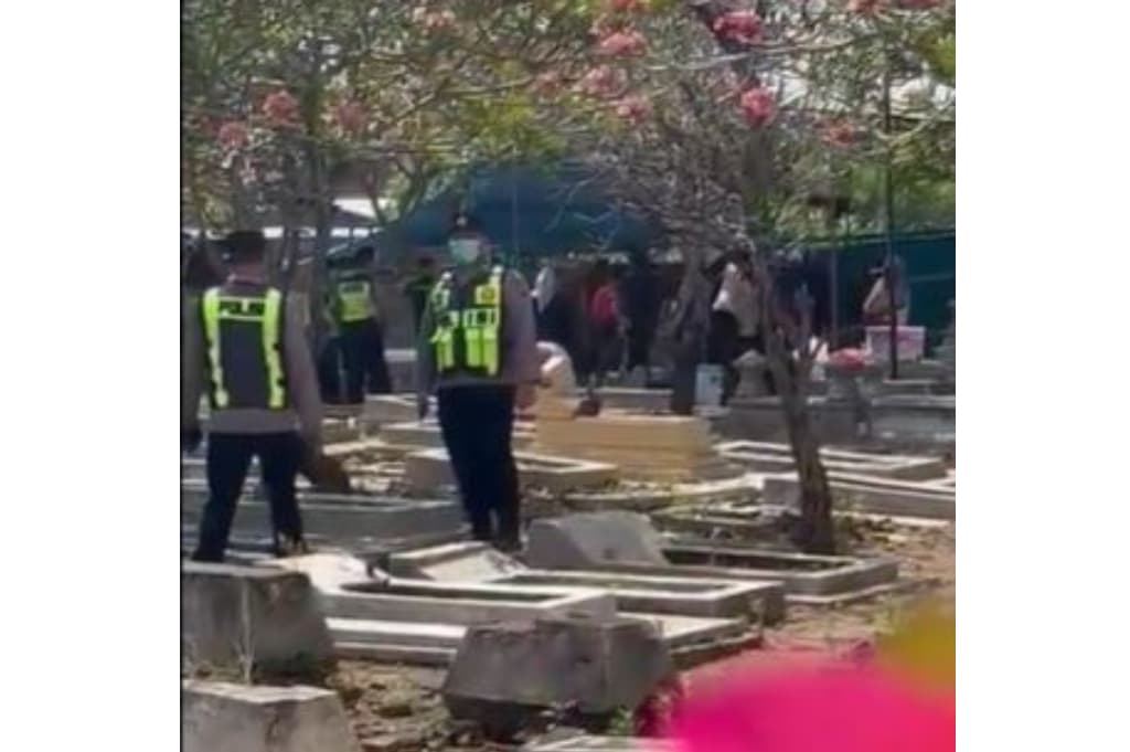 Kronologi Makam Warga Boyolali Dibongkar Polisi, Diduga Tewas usai Makan Sate Kiriman Kronologi Makam Warga Boyolali Dibongkar Polisi, Diduga Tewas usai Makan Sate Kiriman