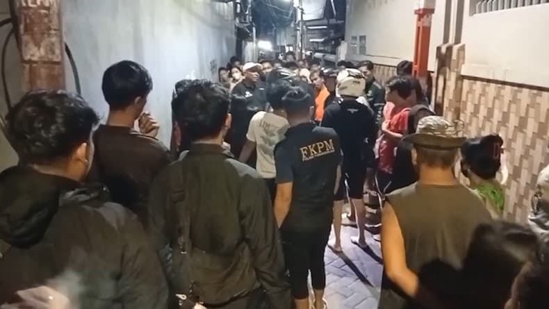 Geber Motor Saat Antar Jenazah Berujung Tawuran di Makassar Geber Motor Saat Antar Jenazah Berujung Tawuran di Makassar