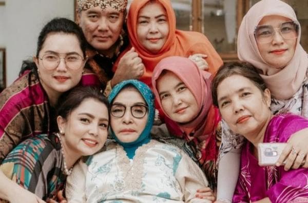 Inalillahi, Ibunda Penyanyi Mayangsari Meninggal Dunia di Purwokerto Inalillahi, Ibunda Penyanyi Mayangsari Meninggal Dunia di Purwokerto