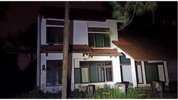 Ada di Banten! Deretan Rumah Artis yang Terbengkalai Ditumbuhi Pohon Liar Angker Ada di Banten! Deretan Rumah Artis yang Terbengkalai Ditumbuhi Pohon Liar Angker