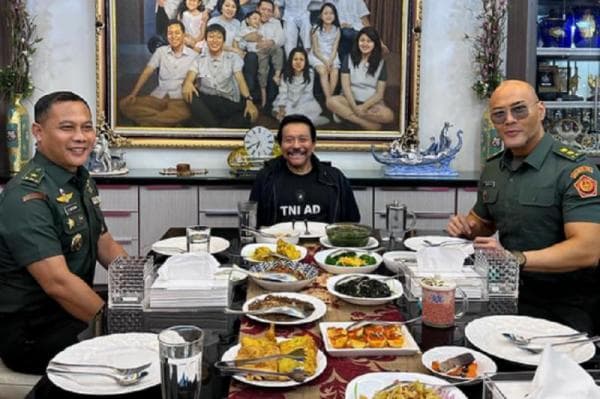 Deddy Corbuzier Masih Hebohkan Publik usai Diangkat Jadi Letkol Tituler AD, Penasaran Faktanya? Deddy Corbuzier Masih Hebohkan Publik usai Diangkat Jadi Letkol Tituler AD, Penasaran Faktanya?