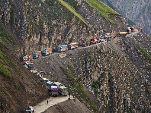 Ngeri! Ini Dia 5 Jalanan Paling Ekstrim di Dunia, Salah Satunya Ada di Indonesia Ngeri! Ini Dia 5 Jalanan Paling Ekstrim di Dunia, Salah Satunya Ada di Indonesia