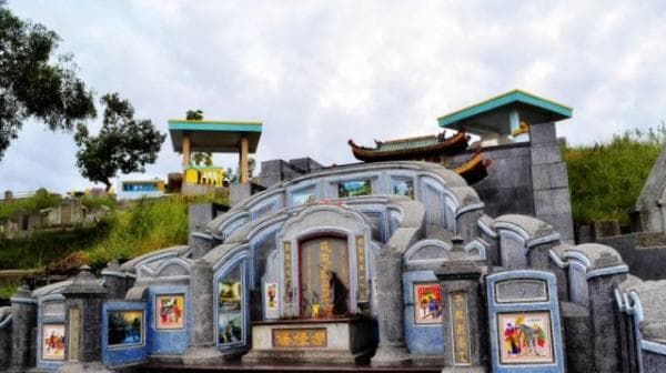 Kenapa Makam Tionghoa Memiliki Tinggi yang Tak Serupa? Ternyata Ini Jawabanya! Kenapa Makam Tionghoa Memiliki Tinggi yang Tak Serupa? Ternyata Ini Jawabanya!