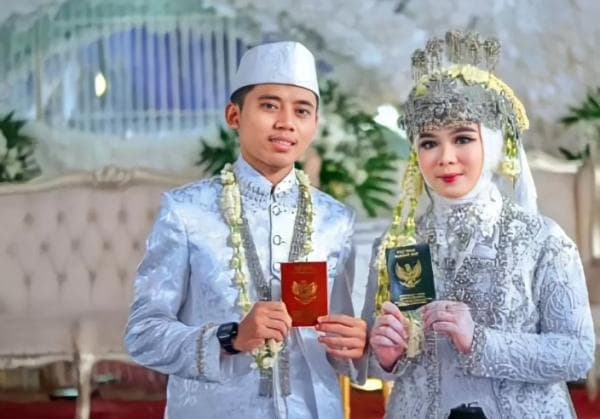 Rozy Tetap Bela Diri, Ngaku Cuma Lagi Curhat dengan Ibu Mertua saat Digerebek Rozy Tetap Bela Diri, Ngaku Cuma Lagi Curhat dengan Ibu Mertua saat Digerebek