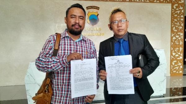 Mengaku Difitnah Sesama Pengacara, Zaenal Mustofa Lapor ke SPKT Polres Sukoharjo Mengaku Difitnah Sesama Pengacara, Zaenal Mustofa Lapor ke SPKT Polres Sukoharjo