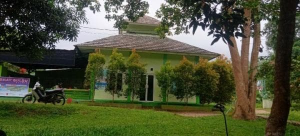 Gemar Hijrah Ke Ponpes Bahkan Sampai Timur Tengah, Hingga Akhirnya Membangun Pesantren di Mancak Gemar Hijrah Ke Ponpes Bahkan Sampai Timur Tengah, Hingga Akhirnya Membangun Pesantren di Mancak