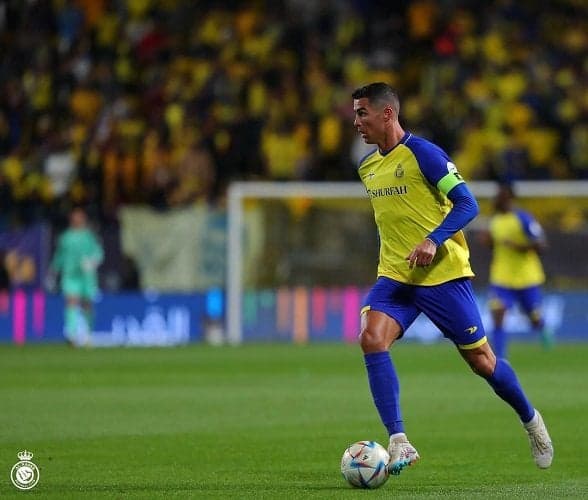 Viral Ronaldo Tertangkap Kamera Marah-Marah, Netizen: Messi Jauh Lebih Baik Viral Ronaldo Tertangkap Kamera Marah-Marah, Netizen: Messi Jauh Lebih Baik