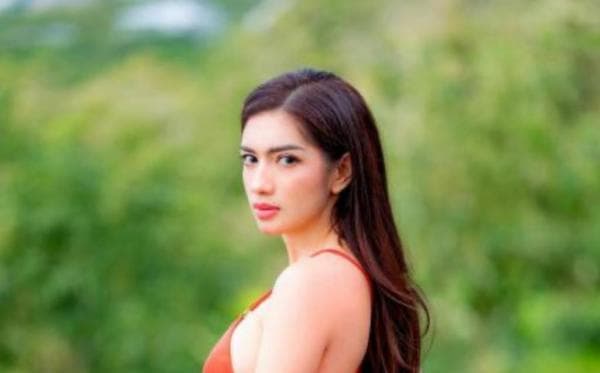 Potret Hot Angel Karamoy Pakai Dress Merah, Netizen: Cantik dan Seksi Potret Hot Angel Karamoy Pakai Dress Merah, Netizen: Cantik dan Seksi