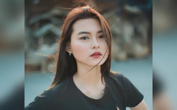 Cantik dan Menawan! 5 Potret Cesen Eks JKT48 yang Menjadi Istri Marshel Widianto Cantik dan Menawan! 5 Potret Cesen Eks JKT48 yang Menjadi Istri Marshel Widianto