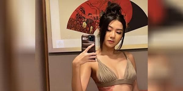 Rachel Chia Pamer Tato di Bawah Dada, Berderar Gosip Jadi Pacar Baru Reza Arap Rachel Chia Pamer Tato di Bawah Dada, Berderar Gosip Jadi Pacar Baru Reza Arap