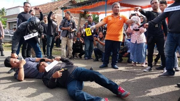 Rekonstruksi Perampokan Bersenjata Api di Kedungraja Cilacap, Ada 24 Adegan Rekonstruksi Perampokan Bersenjata Api di Kedungraja Cilacap, Ada 24 Adegan