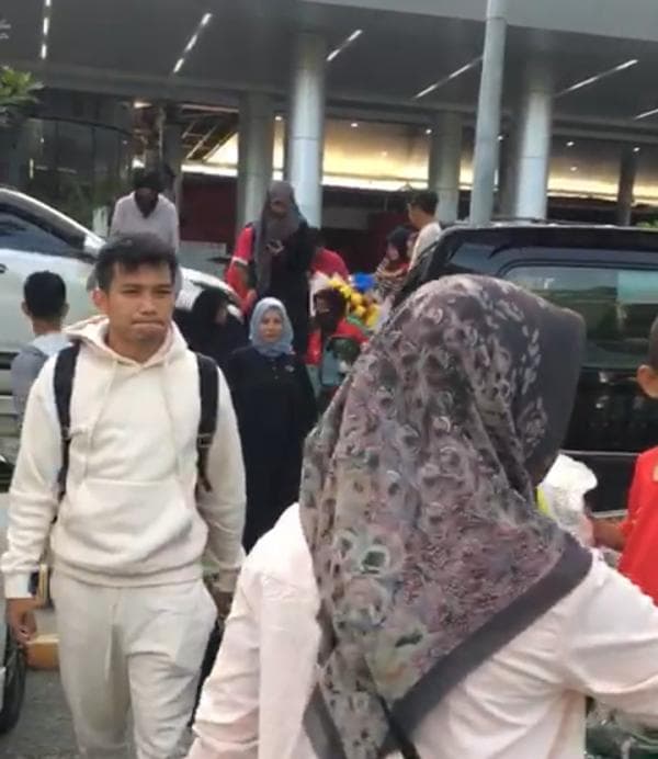 Witan Sulaeman Pulang Kampung di Jemput Naik Mobil Open Witan Sulaeman Pulang Kampung di Jemput Naik Mobil Open