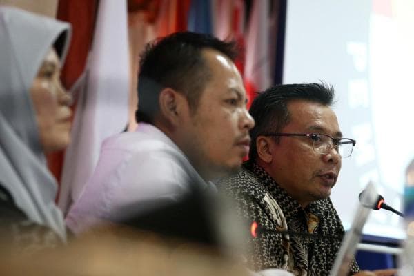 KPU Jawa Timur Umumkan Daftar Pemilih Tetap Pemilihan Umum 2024 KPU Jawa Timur Umumkan Daftar Pemilih Tetap Pemilihan Umum 2024