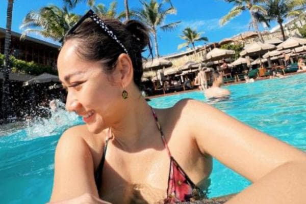 Potret Hot Terbaru BCL Pakai Bikini di Kolam Renang, Netizen: Janda Pemersatu Potret Hot Terbaru BCL Pakai Bikini di Kolam Renang, Netizen: Janda Pemersatu