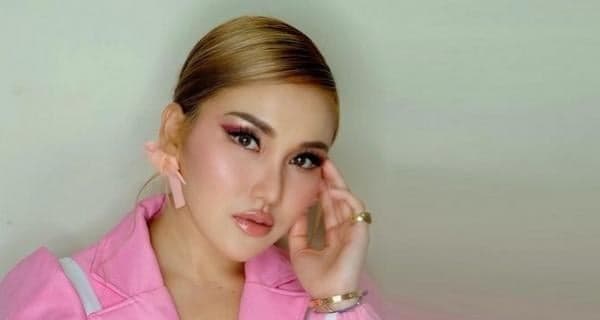 Berkarier Sejak Usia Belasan sebagai Penyanyi Kondangan, Itulah Kisah Ayu Ting Ting Berkarier Sejak Usia Belasan sebagai Penyanyi Kondangan, Itulah Kisah Ayu Ting Ting