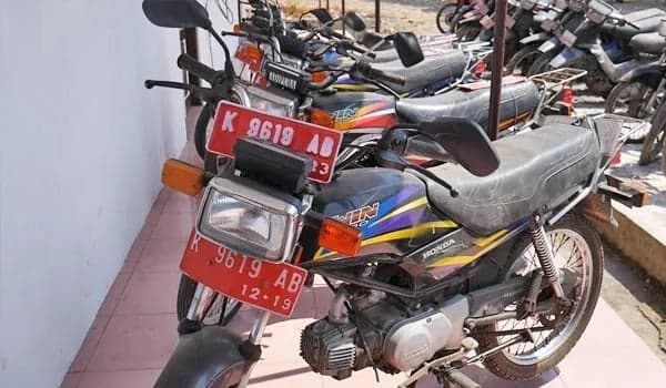 Para Kolektor Incar Honda Win, Motor Jadul yang Identik dengan Pegawai Negeri Para Kolektor Incar Honda Win, Motor Jadul yang Identik dengan Pegawai Negeri