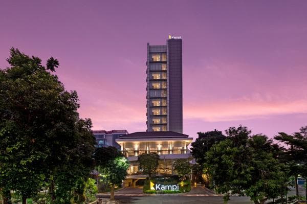 Pesona Kampi Hotel Surabaya, Cocok Buat Milenial untuk Nongkrong dan Menginap dengan Sensasi Berbeda Pesona Kampi Hotel Surabaya, Cocok Buat Milenial untuk Nongkrong dan Menginap dengan Sensasi Berbeda