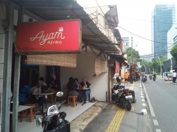 Menu Ayam Afrika Dimakan Bersama Pisang Tanduk Goreng Menggoda Selera, Rasanya Dahsyat! Menu Ayam Afrika Dimakan Bersama Pisang Tanduk Goreng Menggoda Selera, Rasanya Dahsyat!