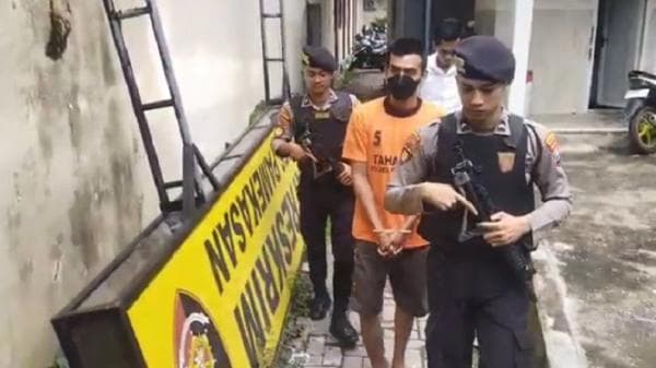 YouTuber Sebar Video Bugil Mantan Pacar Ditangkap Polisi, Motif Sakit Hati YouTuber Sebar Video Bugil Mantan Pacar Ditangkap Polisi, Motif Sakit Hati