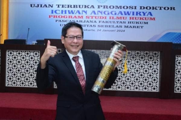 Disertasi Sinkronisasi UU Hak Cipta dengan UU Merek, Ichwan Anggawirya Raih Gelar Doktor dari UNS Disertasi Sinkronisasi UU Hak Cipta dengan UU Merek, Ichwan Anggawirya Raih Gelar Doktor dari UNS