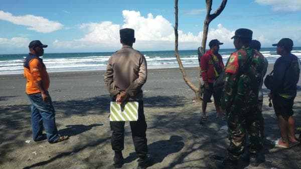 Satu Orang Wisatawan Asal Bandung Terseret Ombak di Pantai Cemara Cianjur Satu Orang Wisatawan Asal Bandung Terseret Ombak di Pantai Cemara Cianjur